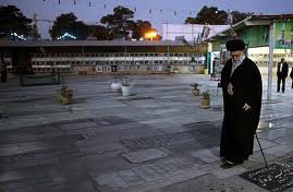 رهبری در قبرستان شیخان